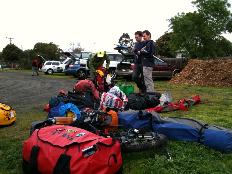BSAR members en route to Mount Feathertop search